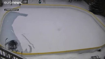 شاهد: هذا ما أبدعت يداه.. مواطن كندي ينافس دافينشي ويرسم صورة الموناليزا على الثلج