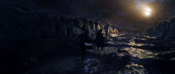 『移動都市／モータル・エンジン』本編映像-2人を狩る凶暴な夜行性移動都市が登場！絶対絶命の大ピンチ”