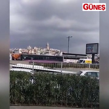 CHP seçim otobüsü, tanzim satış noktasında Barış Manço'nun şarkısını çalarak vatandaşla dalga geçti