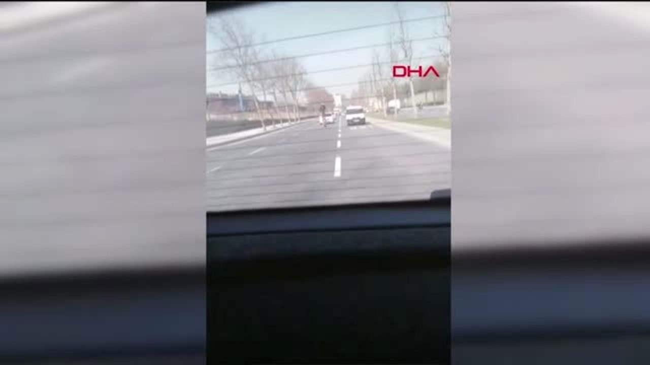 Motosiklet Sürücüsünden Göreni Şaşkına Çeviren Hareket