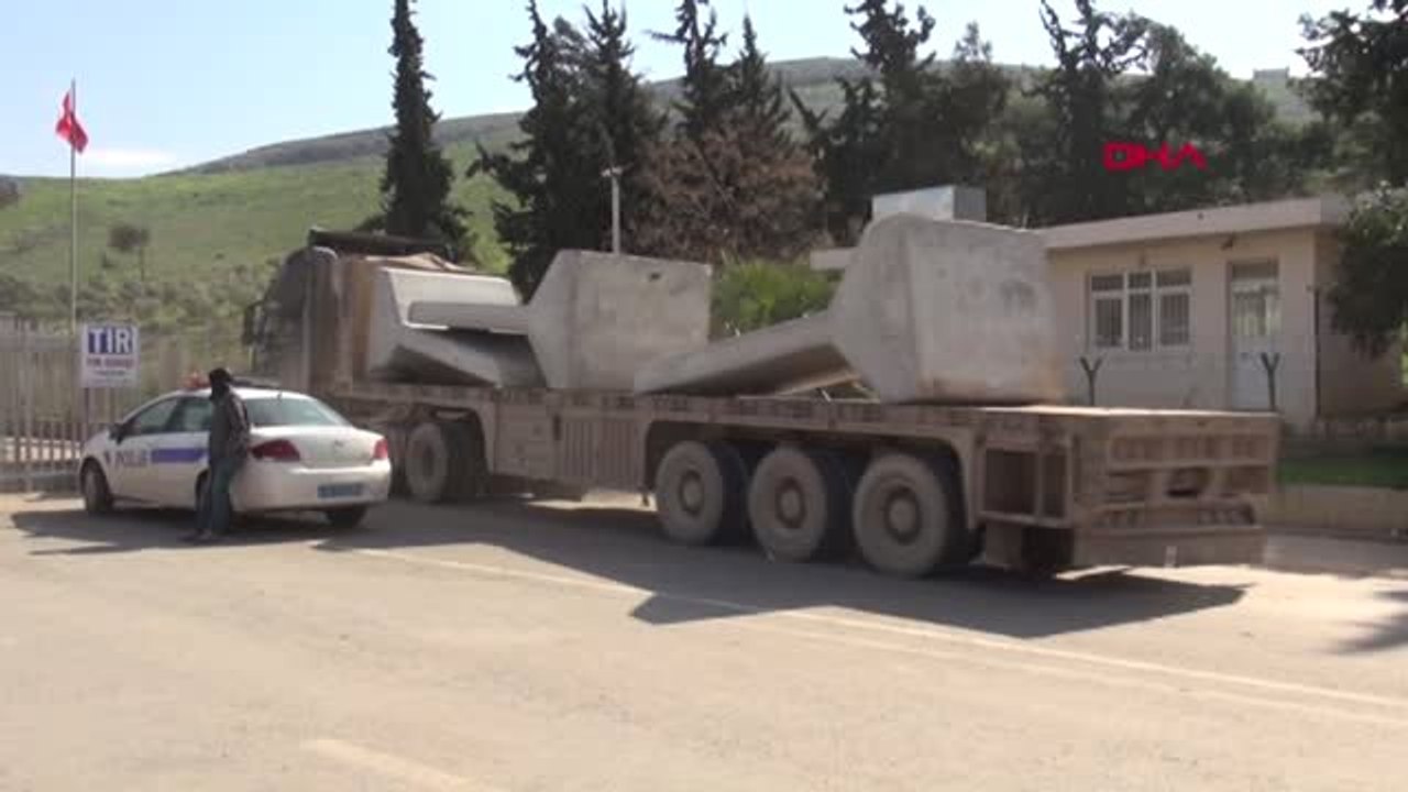 Hatay İdlib'e Beton Blok Sevkiyatı