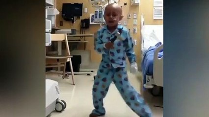 Esse garotinho escolheu uma boa música para comemorar a cura do câncer.