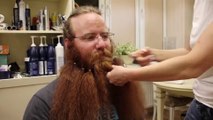 AVANT/APRÈS : Cet homme s’est rasé la barbe après 911 jours, la réaction de sa femme est magnifique