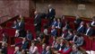 Le député Sébastien Nadot brandit une banderole "La France tue au Yémen" en pleine Assemblée nationale