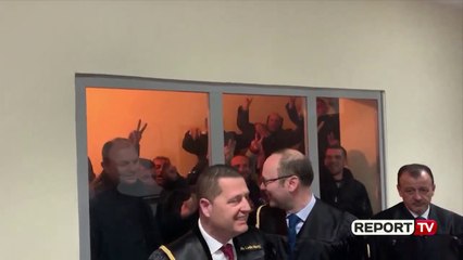 Report Tv-Dhuna në protestën e PD-së, burg Florenc Hoxhës dhe 'Ujkut të Cërrikut'