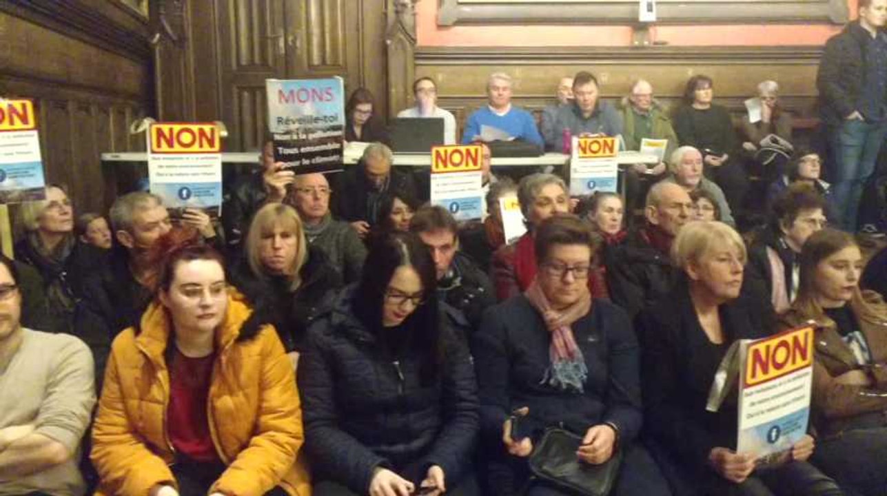 Manifestation contre l' usine Clarebout au .C.C de Mons . Video Eric Ghislain