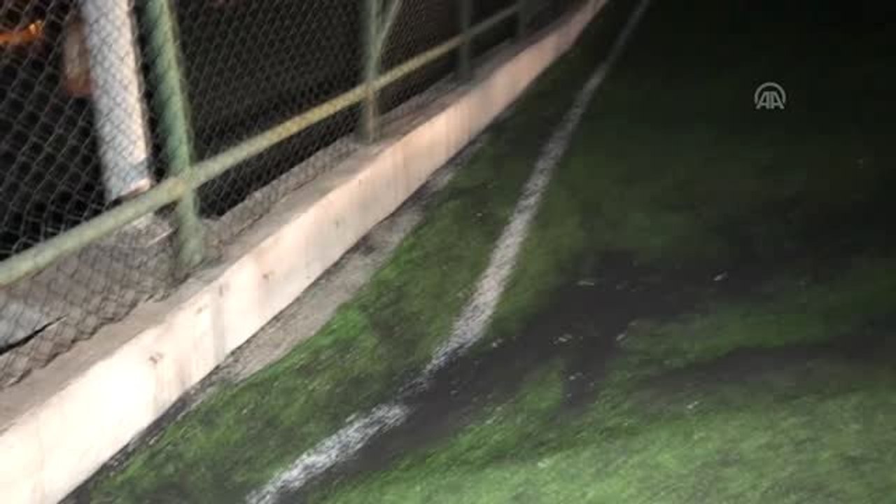 Atıl Durumdaki Halı Sahada Toprak Kayması