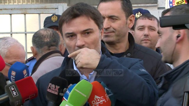 Mbeten në burg 5 protestues - Top Channel Albania - News - Lajme