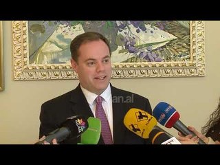 Dhoma Amerikane: Kriza politike shkakton frike per investitoret