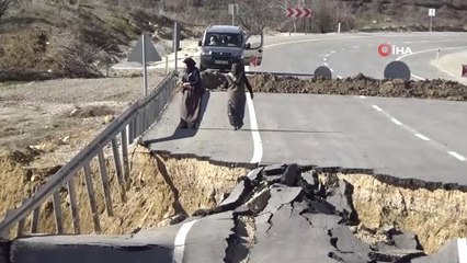 Çöken Yolda Dev Çukur Oluştu