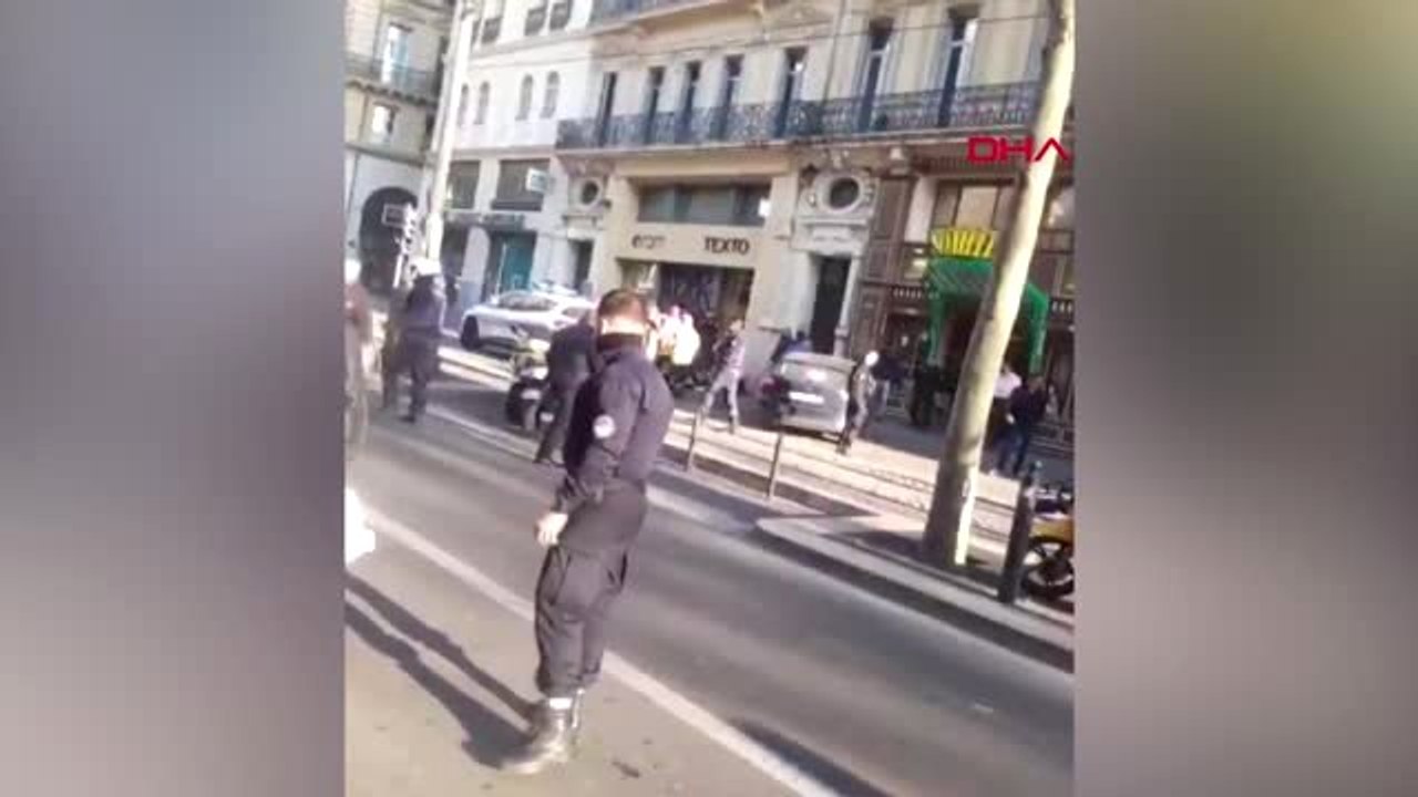 Dha Dış - Fransa'da Polis, 5 Kişiyi Bıçaklayan Saldırganı Öldürdü