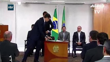 Bolsonaro assina Projeto de Lei Anticrime