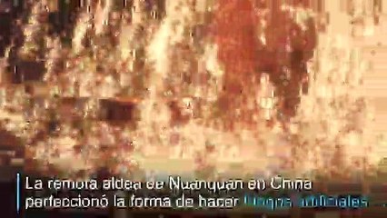 Herreros chinos crean fuegos artificiales con acero fundido