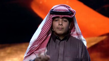 الشبل سعد العتيبي يلقي قصيدة المشاركة بطريقته الخاصة