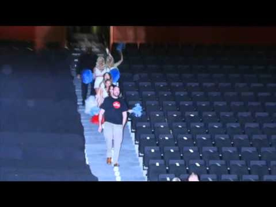 TYSON FURY TURNS UP TO PRESSER AGAINST WLADIMIR KLITSCHKO ESCORTED BY  FIVE CHEER-LEADERS!