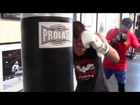 'THE HEAT' - CHRIS VAN HEERDEN SMASHES THE HEAVYBAG DURINGWORKOUT SESSION / iFL TV