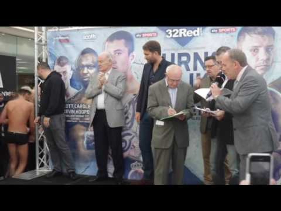 KIERAN SMITH v ROBERT ASAGBA - OFFICIAL WEIGH IN & HEAD TO HEAD / BURNS v RELIKH