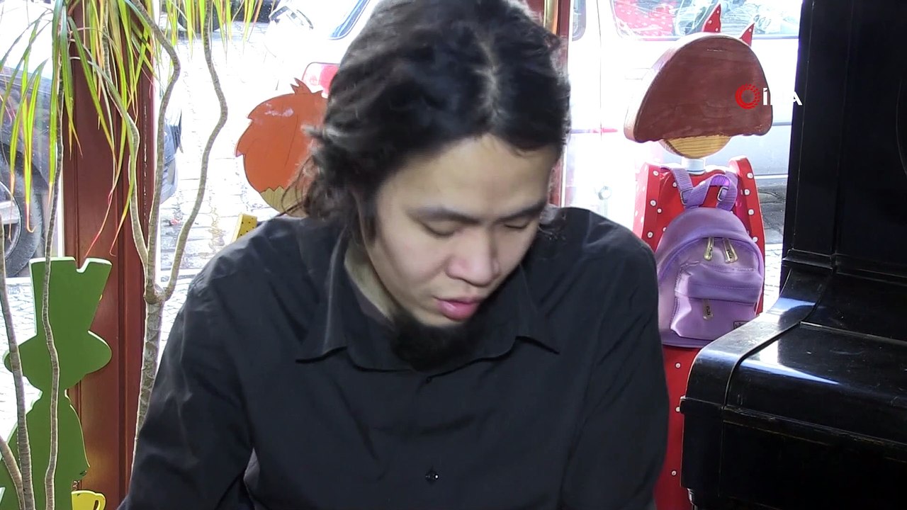 -  Berlin’de Türk Sanat Müziği yapan iki Japon takdir topluyor- Türk Sanat Müziği ile tanıştı, Müslüman oldu