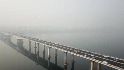 中 스모그로 초미세먼지 평소 5배...이틀 더 간다 / YTN