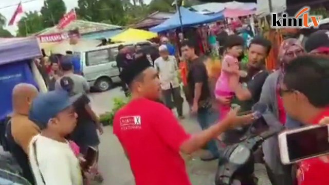 'Pergi balik!' - Pak Cik arah jentera kempen PH balik