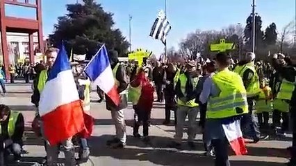 Silence et Marseillaise des Gilets jaunes devant l'ONU