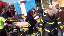 Mersin'in Silifke ilçesinde tarım işçilerini taşıyan otobüsün devrilmesi sonucu ilk belirlemelere göre, 3 kişi hayatını kaybetti, 26 kişi yaralandı