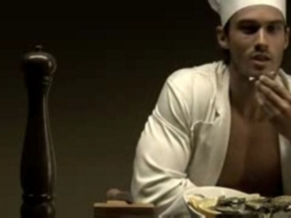 Pub REVERSA - Cuisinier et huitre