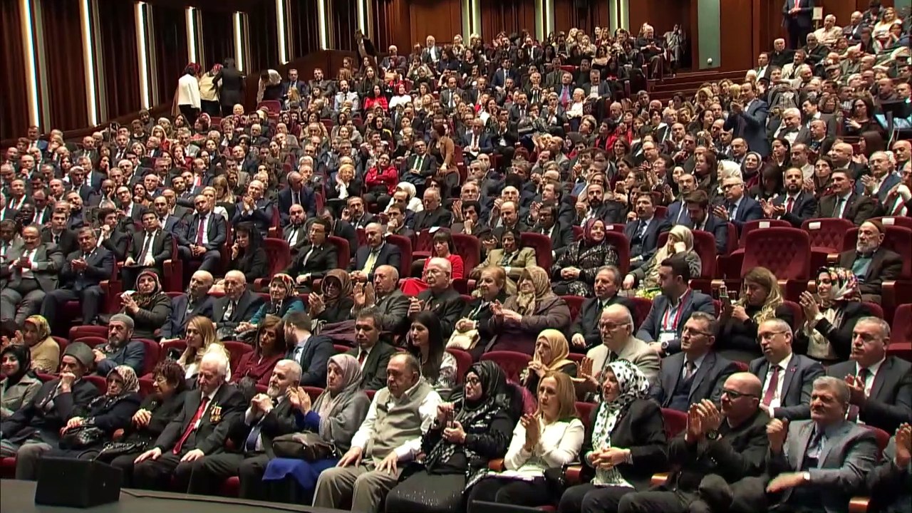 Cumhurbaşkanı Erdoğan: 'Huzurevi tabelalarının arttığı değil, kuşakların aynı çatı altında yaşadığı bir Türkiye istiyoruz' - ANKARA