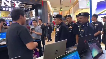 Jangan ambil gambar, maklum polis dulu