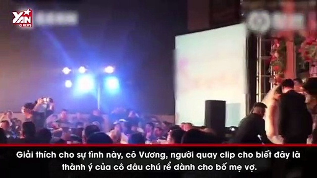 Cưới con gái, mẹ cùng mặc váy cô dâu và lý do khiến ai cũng xúc động ẩn đằng sau đó