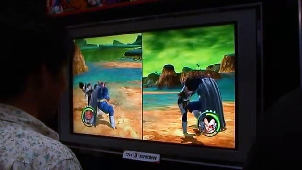 Jugando a Dragon Ball Raging Blast 2 - Vandal TV TGS