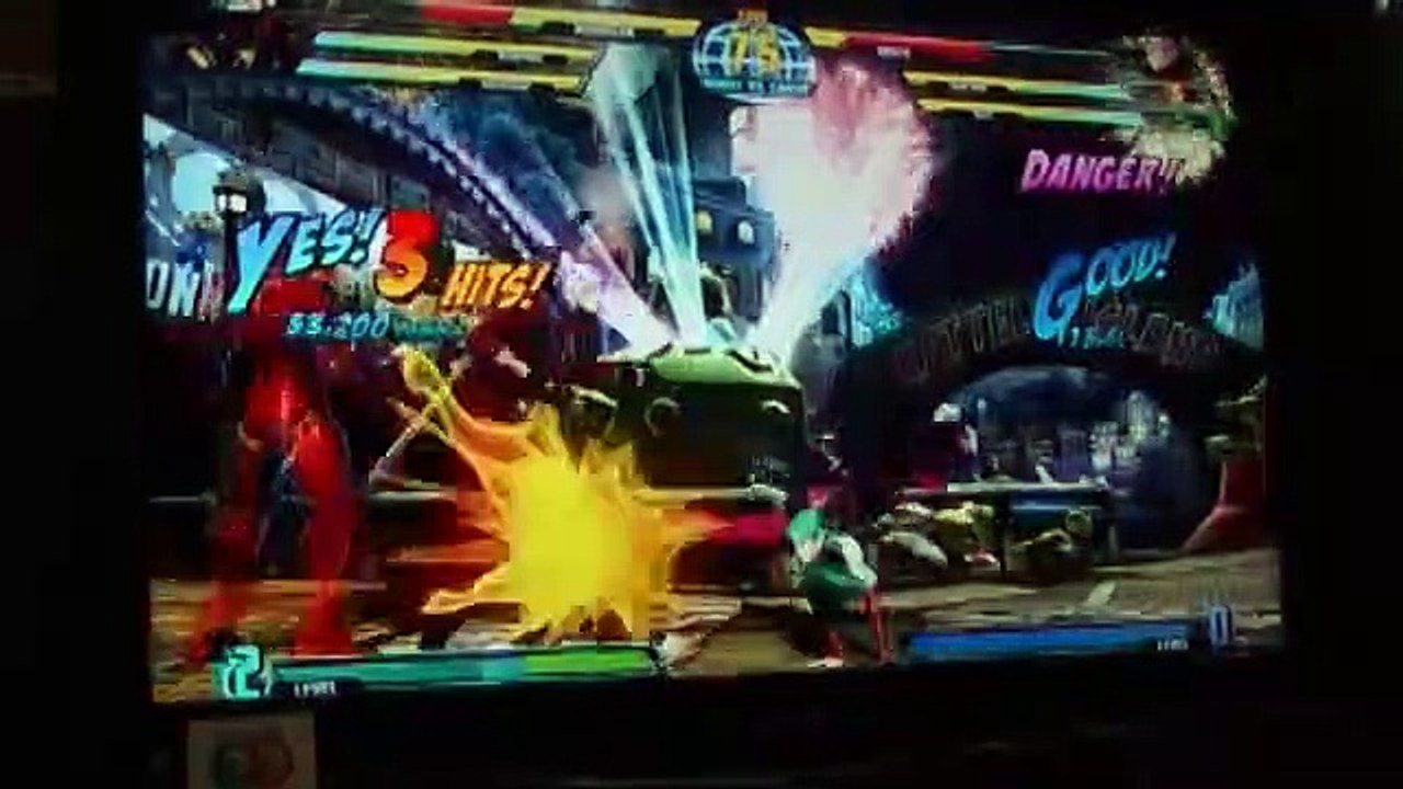 Jugando a Marvel vs. Capcom 3 - Vandal TV E3 2010