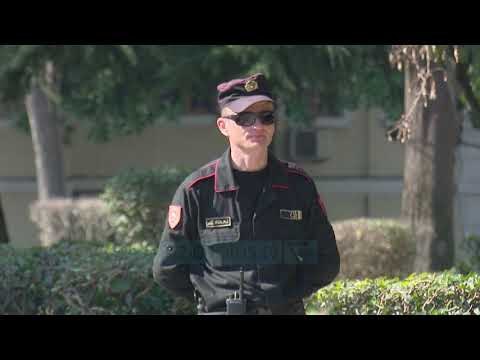 PD merr masat, pajis me maska kundra-gaz protestuesit - News, Lajme - Vizion Plus