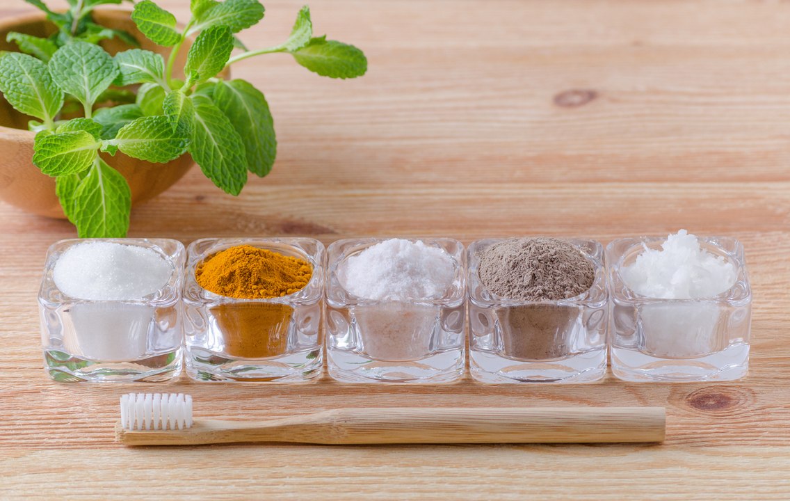 3 façons naturelles de se blanchir les dents