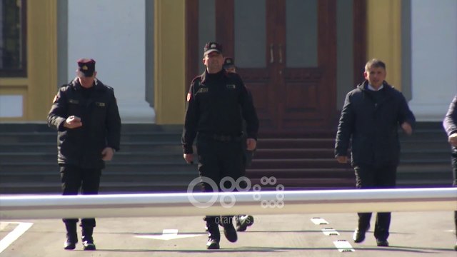 Ora News - Opozita nesër protestë para Kuvendit, mbi 1000 policë në terren