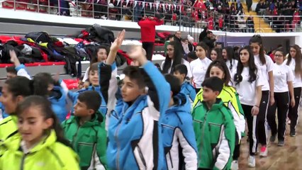 Vali projeyi 'seksek' oynayarak başlattı - SİVAS