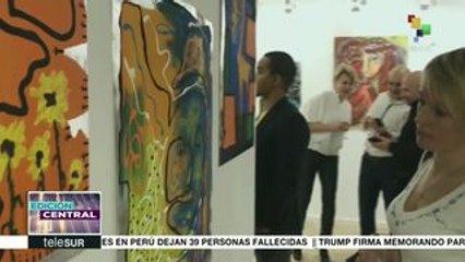Cubana Karina Alonso exhibe su serie personal "Reflejos" en Moscú