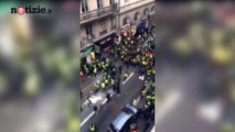 Gilet gialli, duri scontri a Lione: nella capitale continua la protesta | Notizie.it