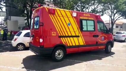 Carro e moto colidem no Bairro Universitário e mulher fica ferida