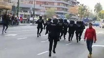 Cargas policiales en Sevilla contra los ultras de la Lazio desplazados a la capital hispalense.