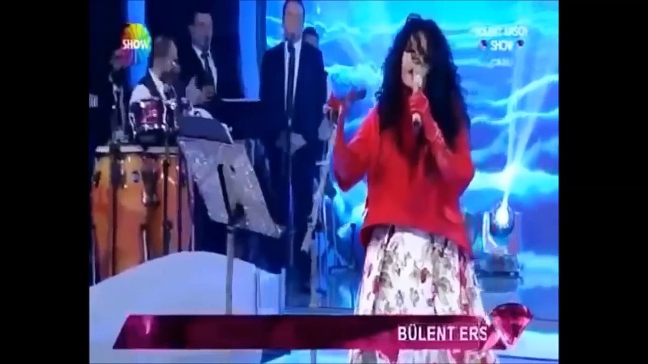 ÜNLÜLERİN UNUTULMAZ CANLI YAYIN KAZALARI