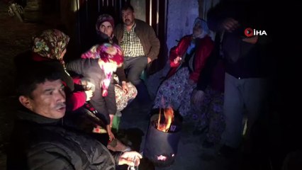 - Depremden korkan vatandaşlar geceyi dışarıda geçiriyor