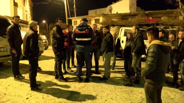 Çanakkale Ayvacık'ta Depremde Zarar Gören Metruk Binalar Yıkılıyor-Camide Çatlaklar Oluştu