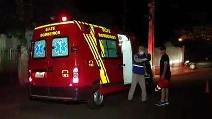 Mulher fica ferida em colisão entre carro e moto
