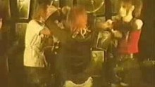 Gazette - Dancing Reita poking Uruha