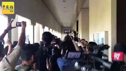 涉洗1500万黑钱 纳吉律师被控两罪