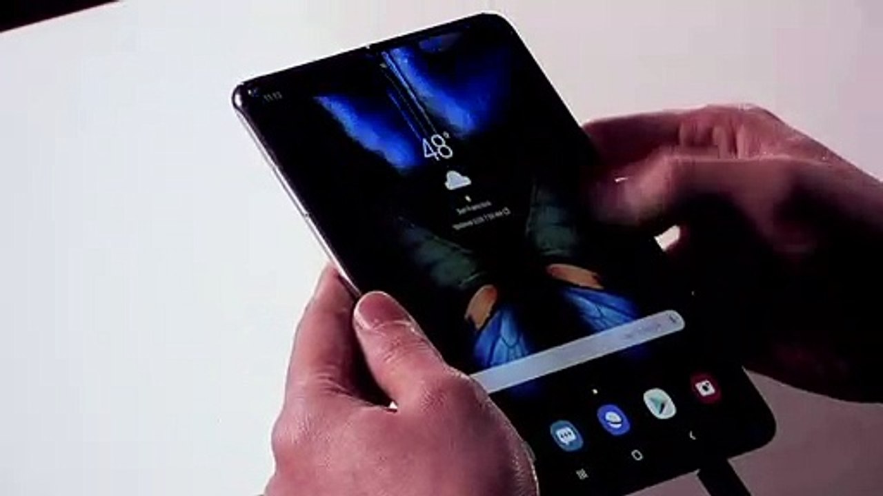 Samsung presenta su smartphone con pantalla plegable