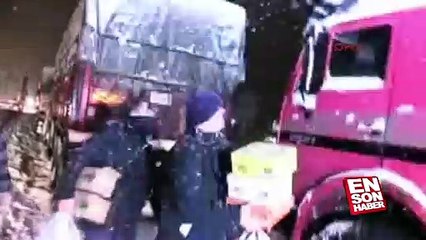 Yolda mahsur kalanlara inegöl köfte dağıtıldı