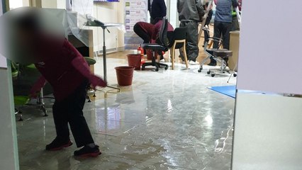 은평구 병원서 오물 추정 액체 떨어져 방문객 대피 / YTN