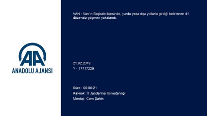 Minibüsten 41 düzensiz göçmen çıktı - VAN